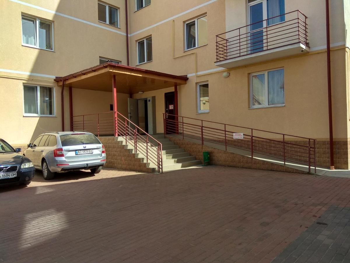 Apartments Domovik On Beregovskaya 3 Mukacheve Exterior photo